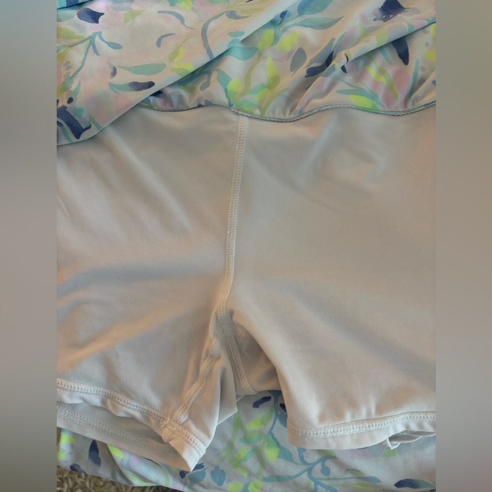 Lilly Pulitzer White Active Skirt with Gold Logo size small - Picture 3 of 5
